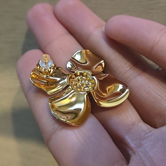 Nwt Heaven Mayhem Similar Non Tarnish Flower Earrings - Picture 4 of 5